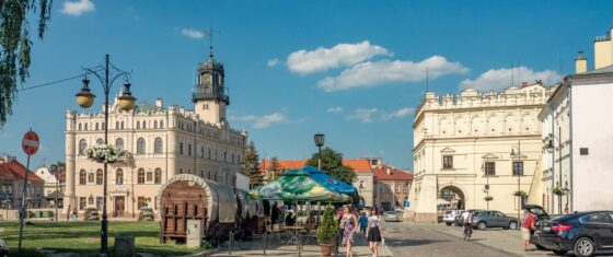 Panorama rynku w Jarosławie, gdzie działa biuro tłumaczeń Jarosław, Linguaforum.