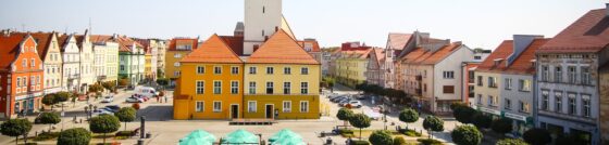 Rynek w Namysłowie, gdzie znajduje się Biuro Tłumaczeń Namysłów.