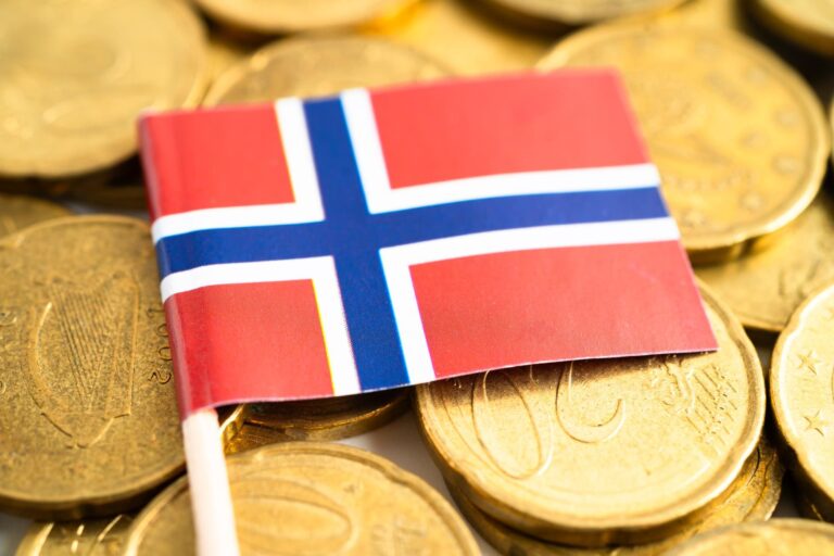 Flaga norweska, monety, rozliczenie podatku Skatteoppgjør
